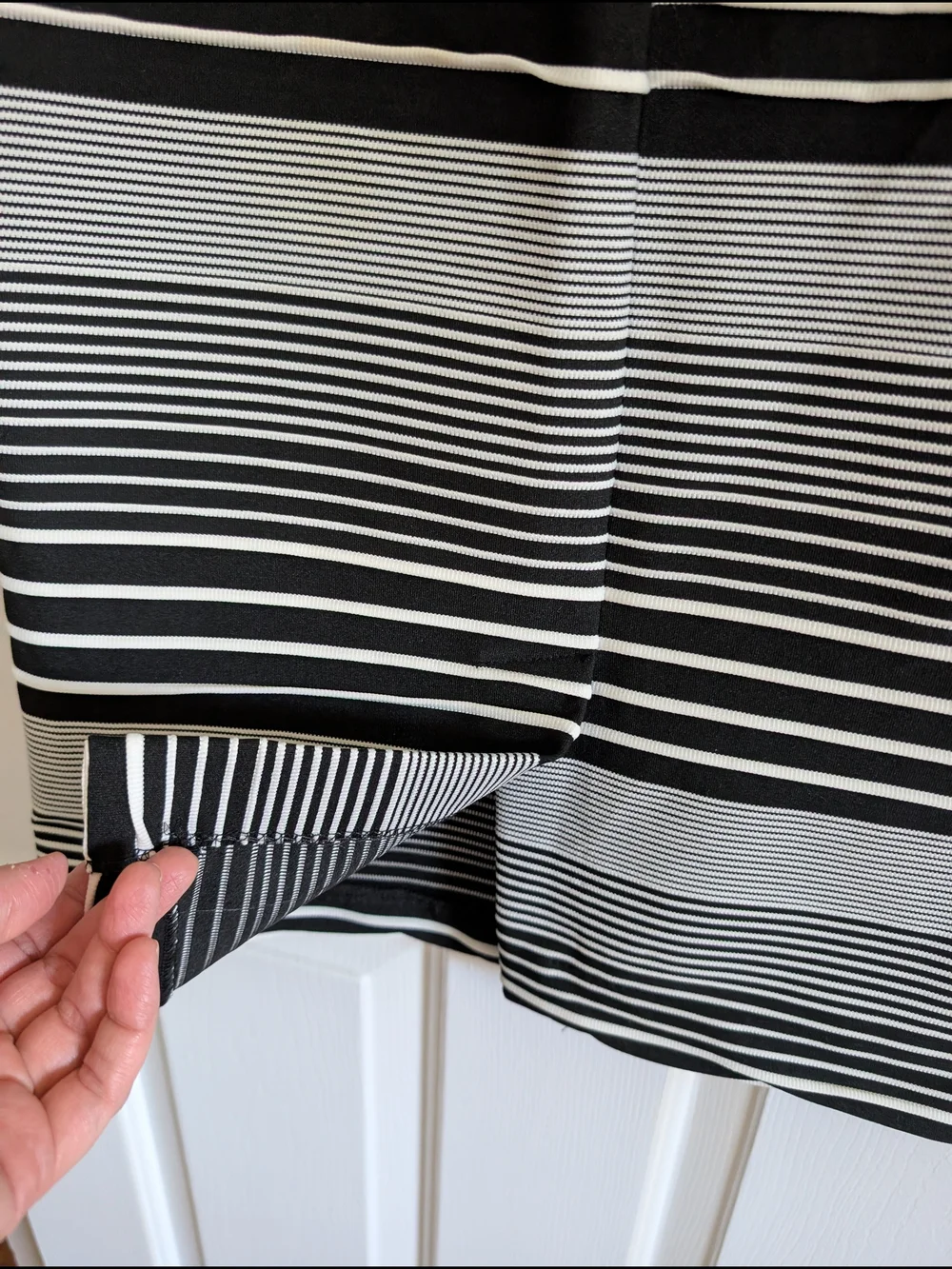 New York & Company Women's Black and White Striped Body Con Pencil Skirt XS